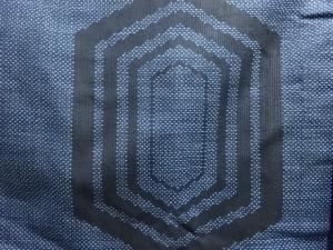 アンティーク　重ね亀甲模様織り出し本場泥大島紬着物(5マルキ)